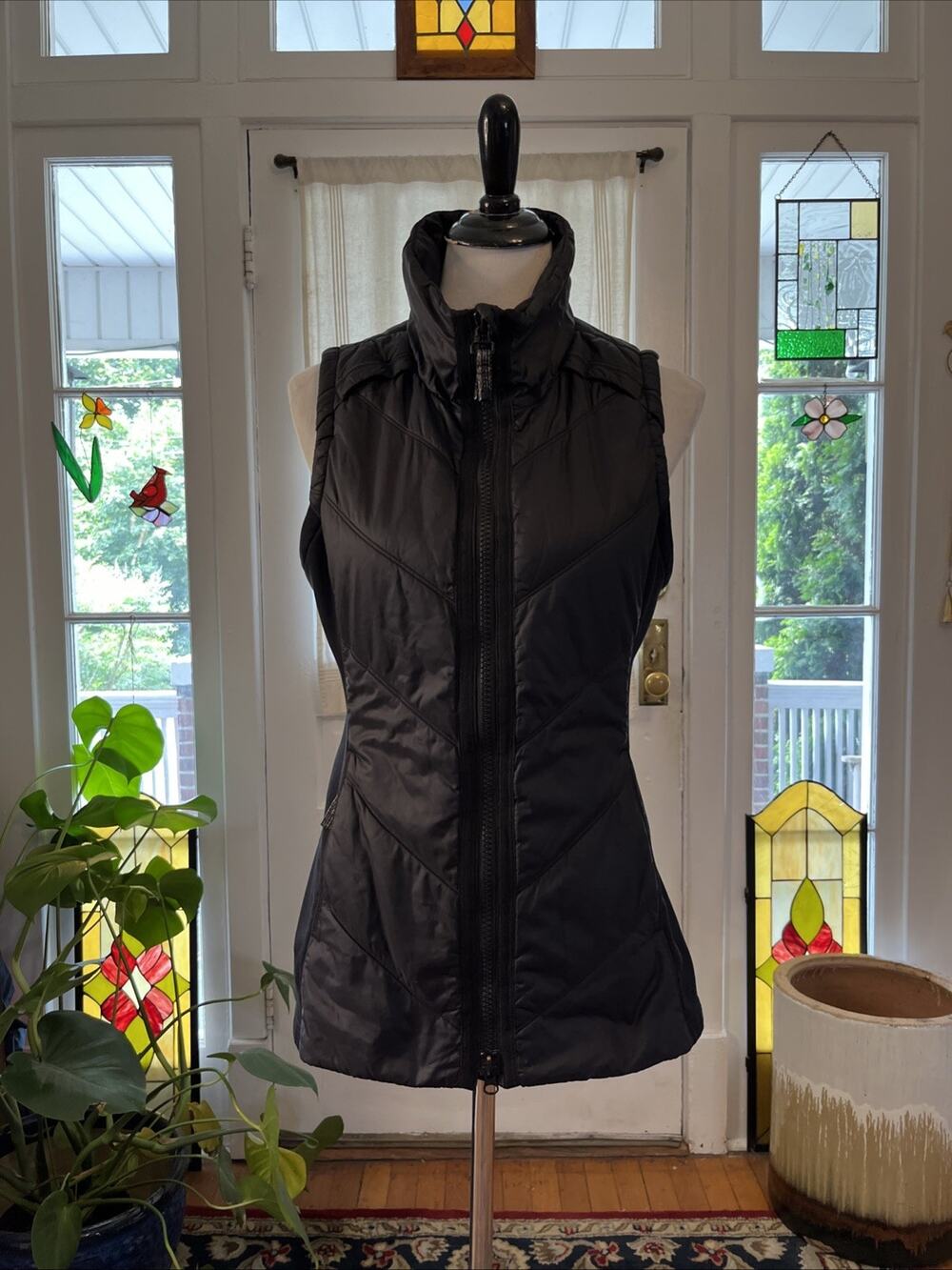 Athleta Vegan Vest M Black Puffer Full Zip‎ Pockets Gorp Outdoor Poly Fill